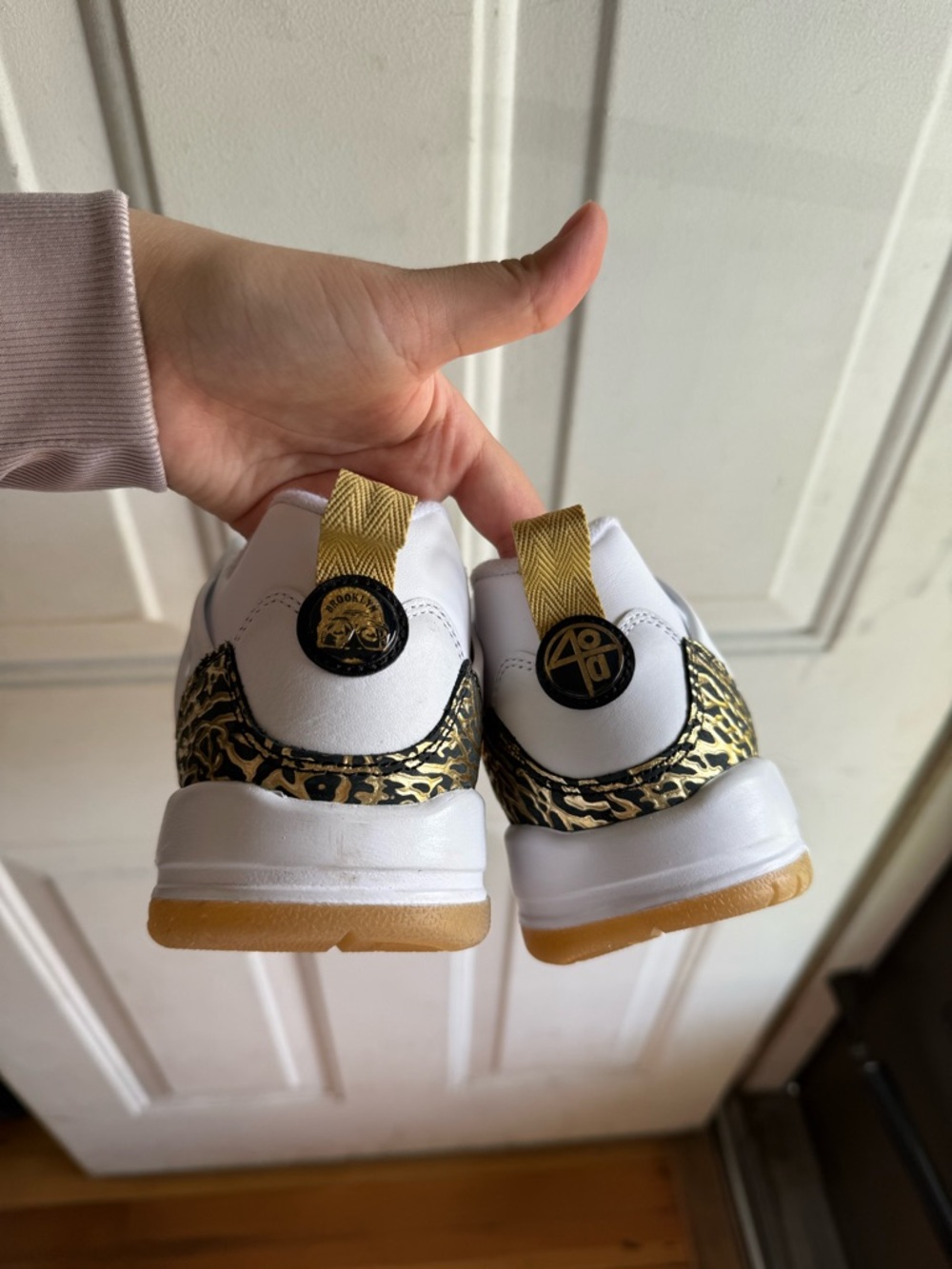 Like New Jordan Spikize low white metallic gold sneakers size 6.5 youth boys - Picture 10 of 10